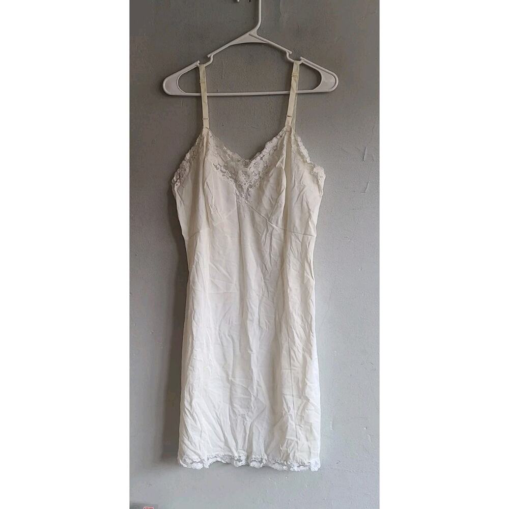 Vintage women's 40B large Goddard Artemis cream 1970s empire nightgown chemise